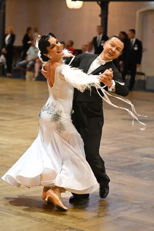 Cursuri de dans pentru seniori la Marka Dance Studio din Bragadiru